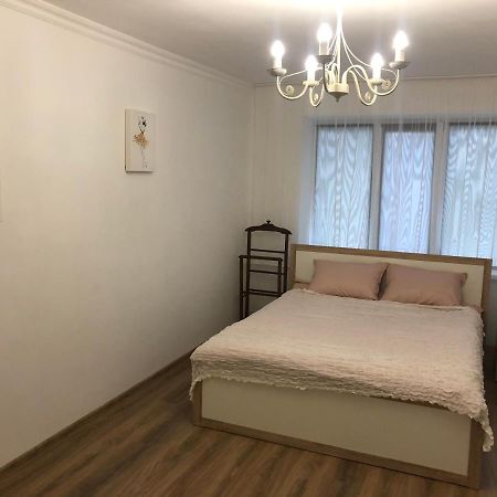 Квартира Подобово Однокімнатна Луцк Экстерьер фото